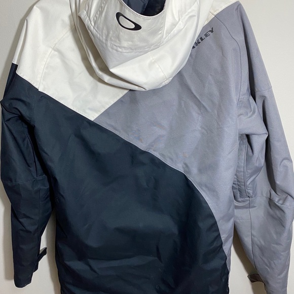 SOLD! 2 OAKLEY JACKET - Picture 5 of 14